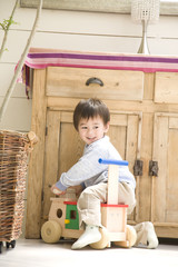 遊ぶ男の子