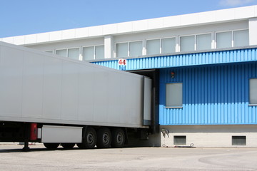 Beladen eines LKWs