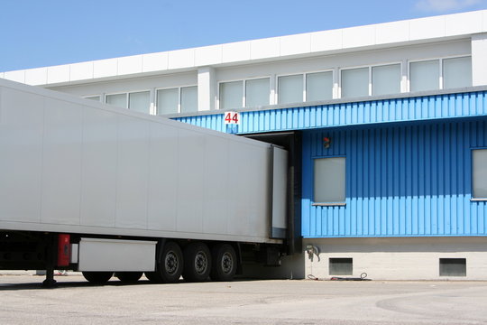 Beladen eines LKWs