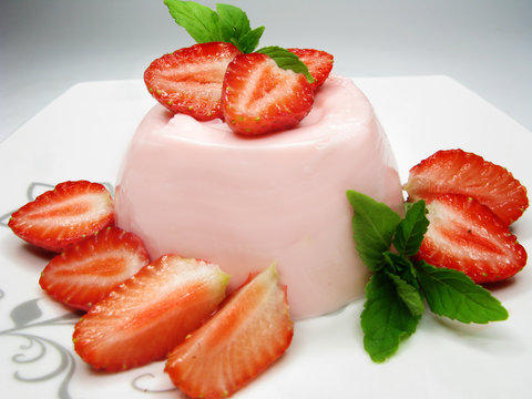 Strawberry Dessert With Pudding