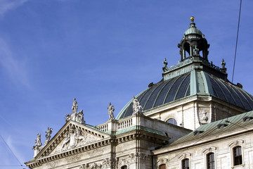 Fototapeta na wymiar Pałac Sprawiedliwości Monachium