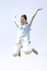 Obraz premium ジャンプする女性