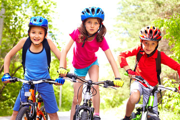 Fototapeta premium Children on bikes