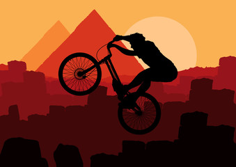 Obraz premium Mountain bike trial rider in Egypt pyramid ruin landscape