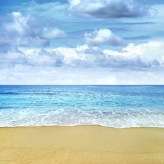 Fototapeta na wymiar Tropical beach and blue sky
