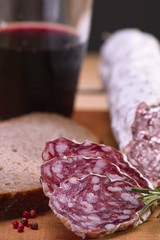 Salami und Brot