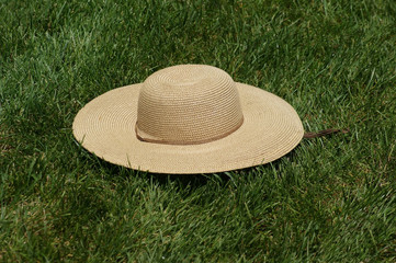 Fototapeta na wymiar Straw Hat on Grass