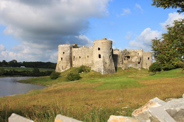 Fototapeta na wymiar Carew Castle Pembrokeshire