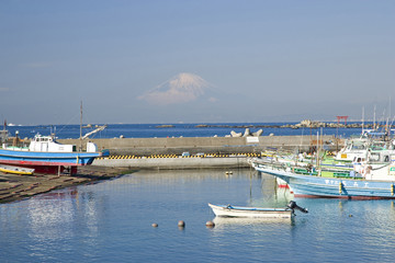 Fototapeta na wymiar Widok z prawdziwego portu rybackiego Naze
