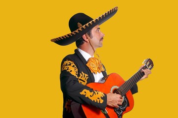 Obraz premium Charro Mariachi playing guitar on yellow