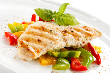 Grilled turkey fillet and vegetables