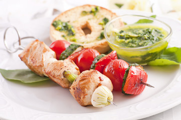 Tapas mit gegrilltem Hähnchen