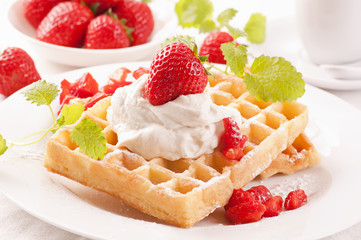 Waffeln mit Erdbeeren