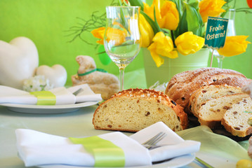 Ostertischdeko Frohe Ostern mit Geb&auml;ck