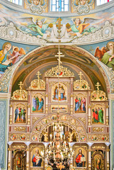 Fototapeta na wymiar Wnętrze cerkwi na Ukrainie
