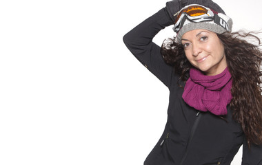 Junge Frau lachend im Winter
