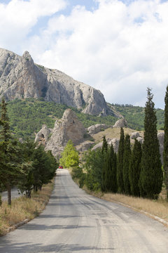 green lane to the mountain