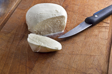 Mozzarella e coltello
