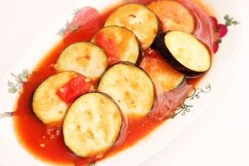 auberginen in Tomatensauce