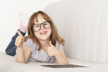 Mädchen mit Brille