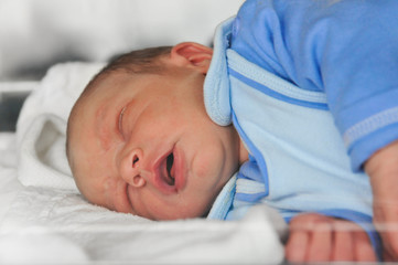 schlafendes Neugeborenes