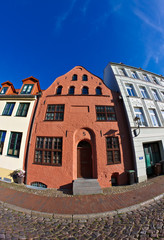 Ein historisches Gebäude in der Östlichen Altstadt von Rostock.
