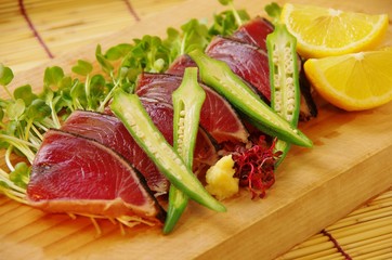 DINING KITCHEN sashimi 鰹タタキ