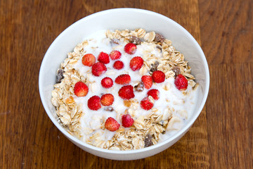 Muesli with yoghurt and wild strawberry