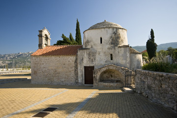 Fototapeta na wymiar Seline stary kościół z wieżą
