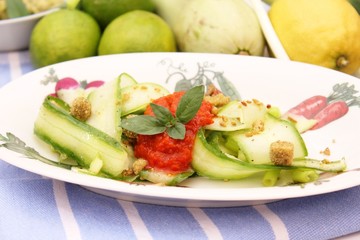 Gurkensalat mit Avjar