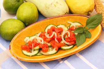 Gurkensalat mit Avjar