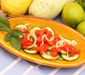 Gurkensalat mit Avjar