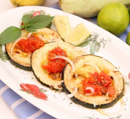 Zucchini mit Tomaten