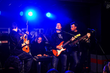 Obraz na płótnie Canvas rock band on the stage