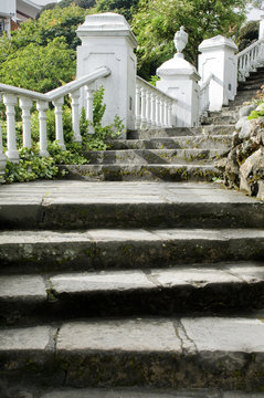 Escalera de piedra natural