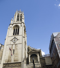 Fototapeta na wymiar Ludgate kościół na Fleet Street w Londynie w Anglii