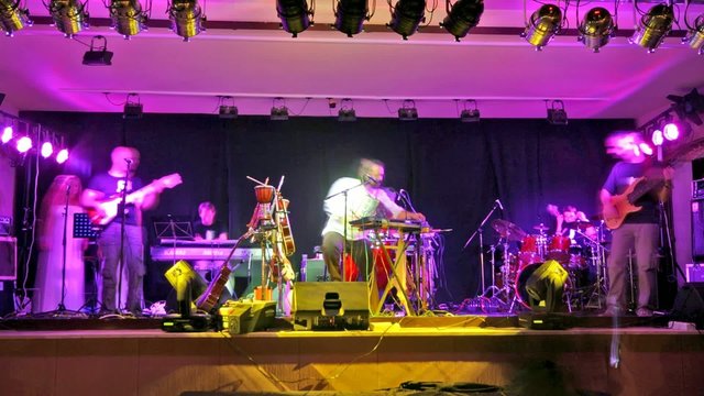 Indivia_on_stage_02