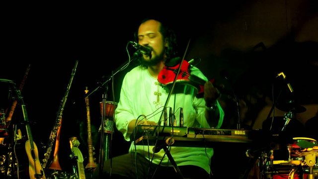 Indivia_on_stage_05