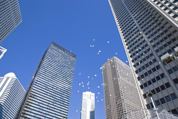 Fototapeta na wymiar Balony i budynki