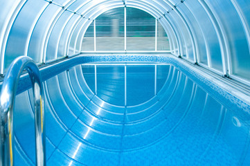 Covered summer pool with a blue tile. - 34090266