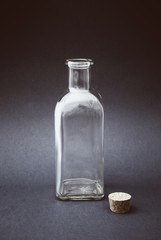 botella y tapón de corcho