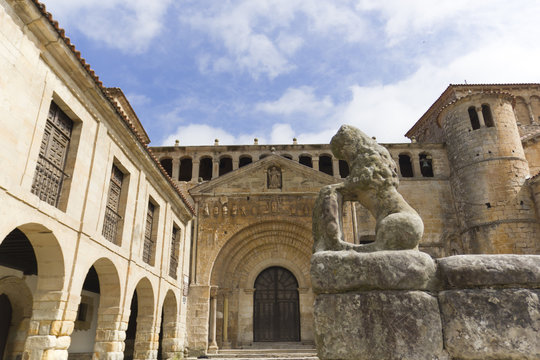 Iglesia La Colegiata en Santillana del Mar