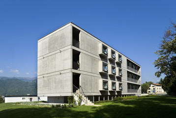 palazzina moderna in beton, grande casa, immobile, esterno