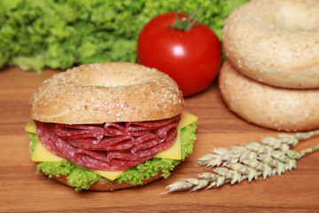 Salami-Bagel