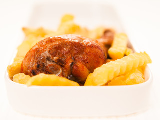 Pommes und Geflügel