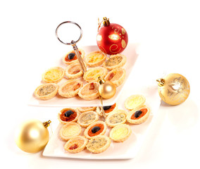 Multitude de petits fours sur un présentoir 3