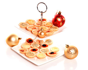 Multitude de petits fours sur un présentoir 4
