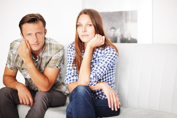 Paar auf dem Sofa