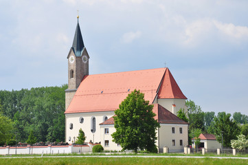 Kirche St. Simon u. Judas Thadd&auml;us in Moos (Kurzenisarhofen)
