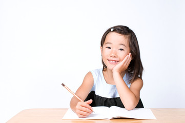 勉強する女の子